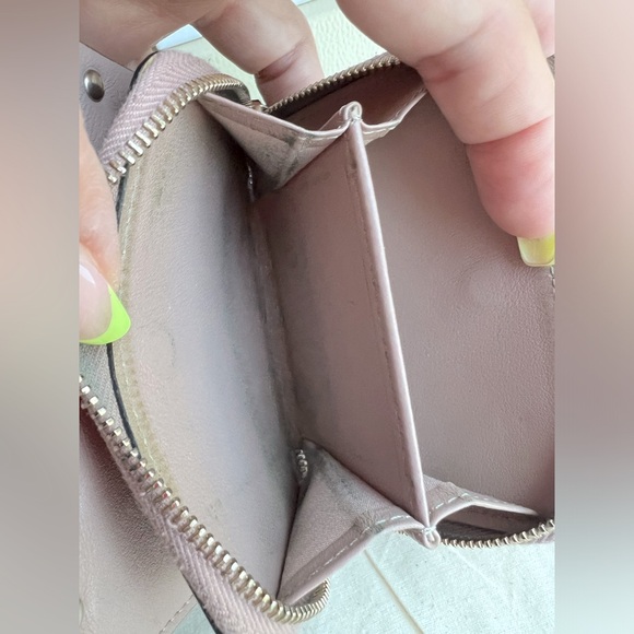 VALENTINO GARAVANI Rockstud Blush Bifold Snap Smooth Leather Compact Wallet - Picture 12 of 14